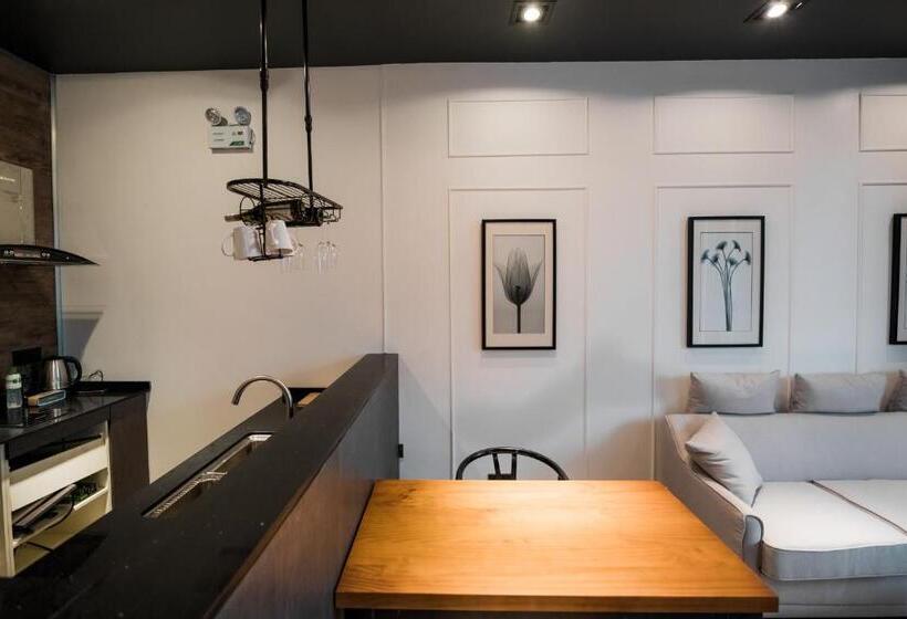 סוויטה, White Boutique Hotel & Residences