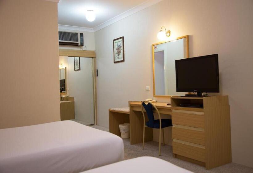 חדר אקזקיוטיב, Oxley Motel