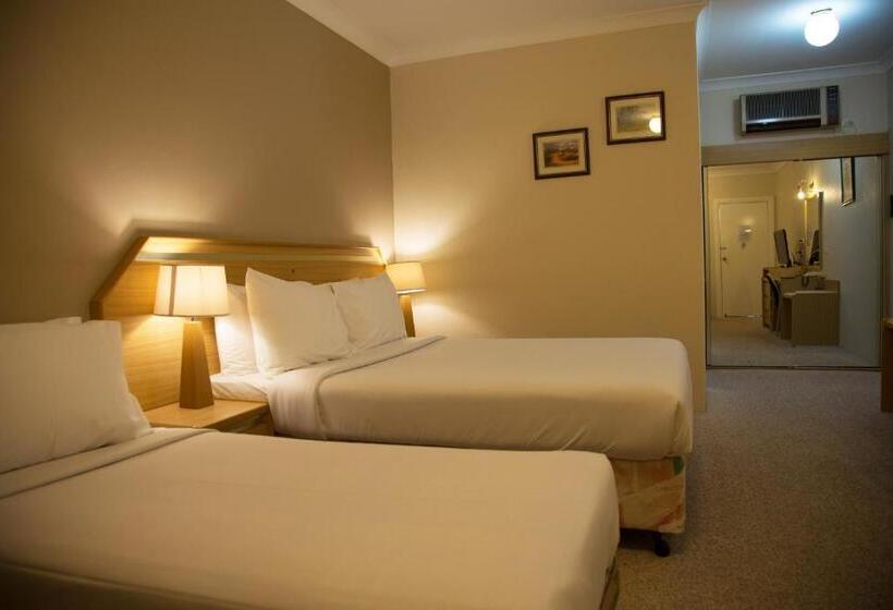 חדר אקזקיוטיב, Oxley Motel