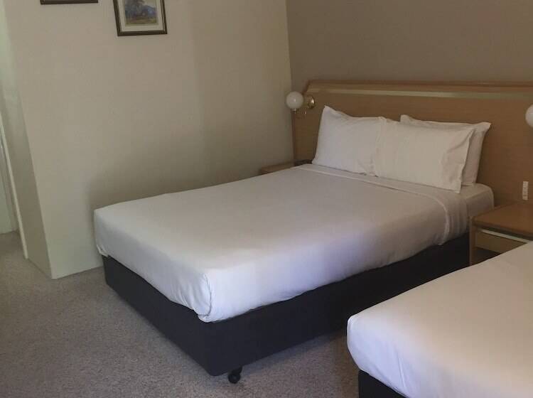 חדר אקזקיוטיב, Oxley Motel