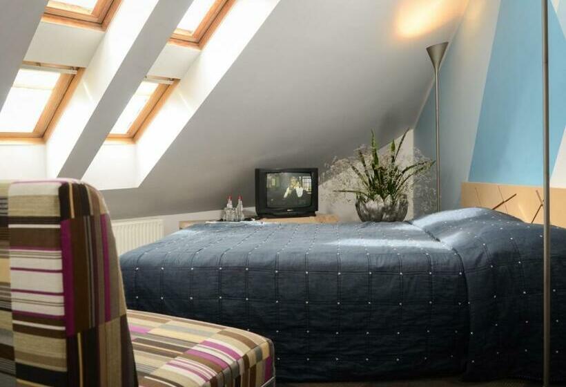 اتاق استاندارد یک نفره, Mans Nams   Self Check In