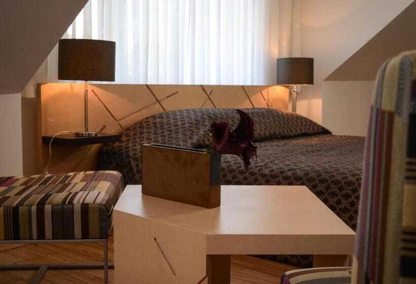 اتاق استاندارد سه نفره, Mans Nams   Self Check In