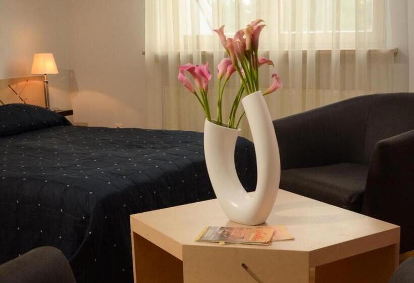 اتاق استاندارد, Mans Nams   Self Check In