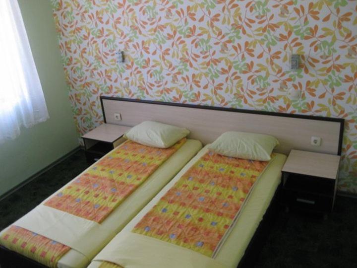 غرفة قياسية مزوَّدة بشُرفة, Excelsior Family