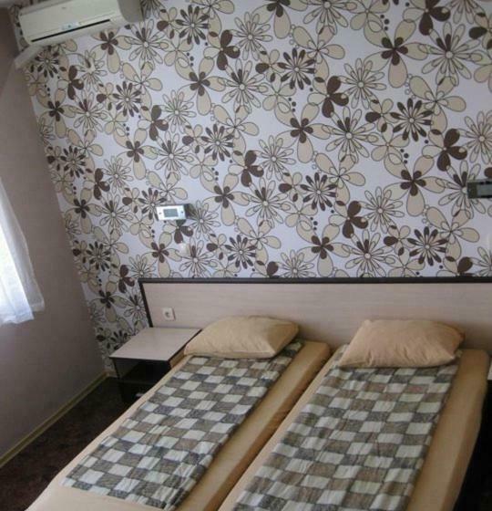 غرفة قياسية مزوَّدة بشُرفة, Excelsior Family