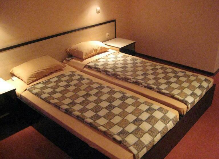 غرفة قياسية مزوَّدة بشُرفة, Excelsior Family