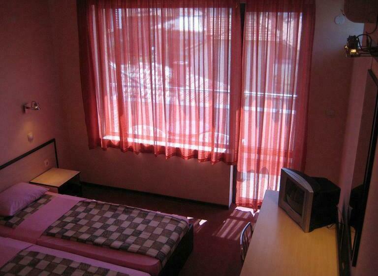 غرفة قياسية مزوَّدة بشُرفة, Excelsior Family