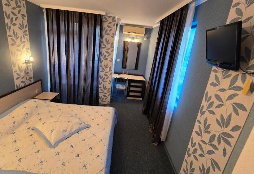 غرفة قياسية مزوَّدة بشُرفة, Excelsior Family