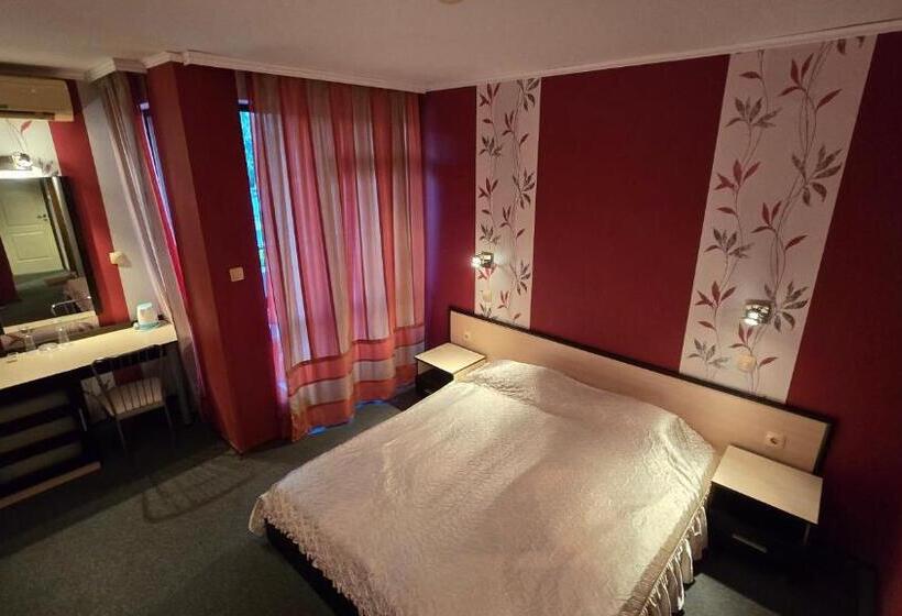 غرفة قياسية مزوَّدة بشُرفة, Excelsior Family