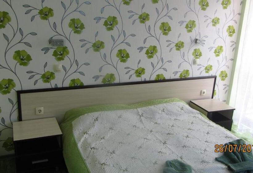 غرفة قياسية مزوَّدة بشُرفة, Excelsior Family