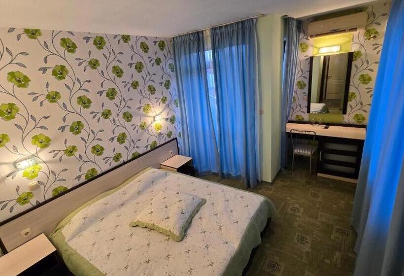 غرفة قياسية مزوَّدة بشُرفة, Excelsior Family