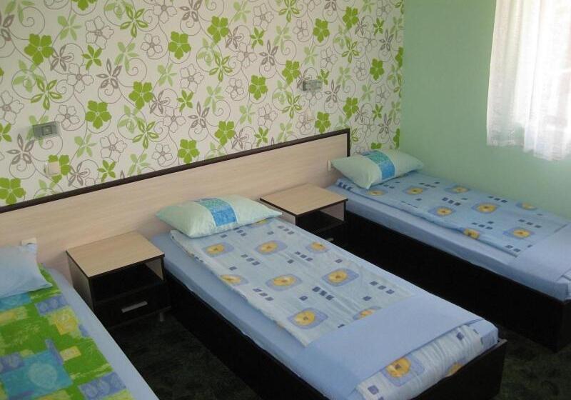 غرفة قياسية ثلاثية مزودة بشرفة, Excelsior Family