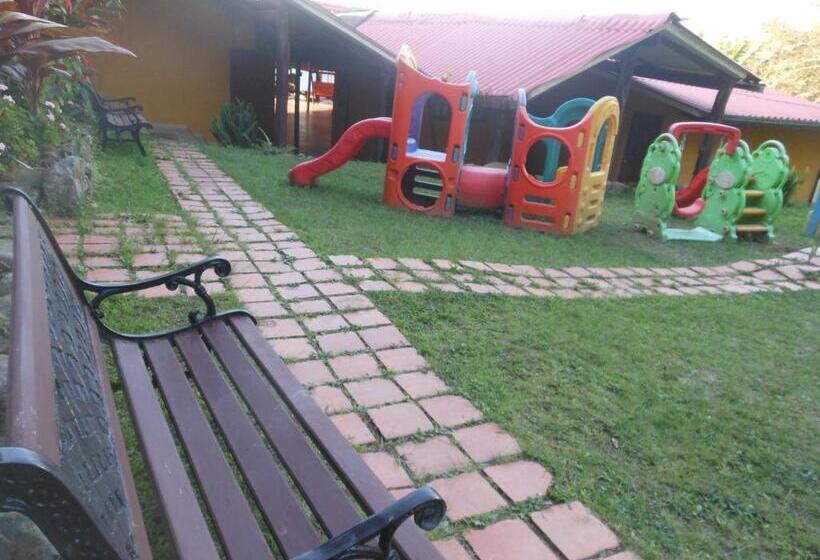 Standard Triple Room with Terrace, Viejo Molino Coroico