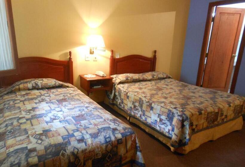 Standard Triple Room with Terrace, Viejo Molino Coroico