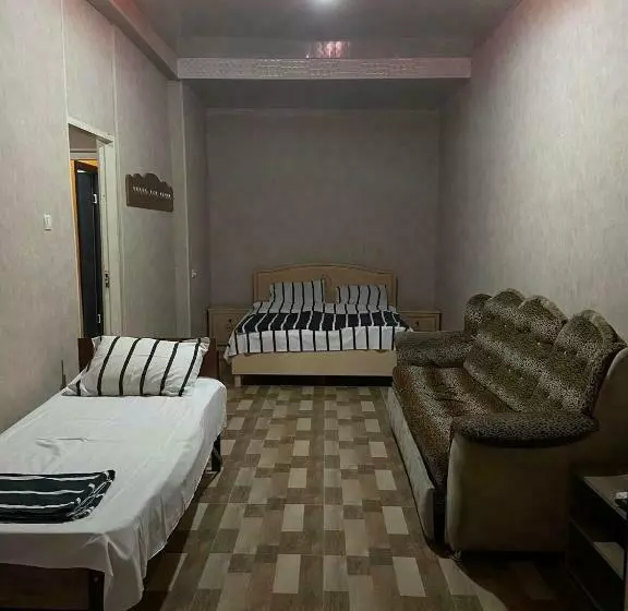 اتاق خانوادگی, Hostel Golden Fleece