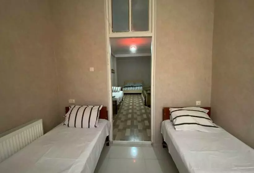 اتاق خانوادگی, Hostel Golden Fleece
