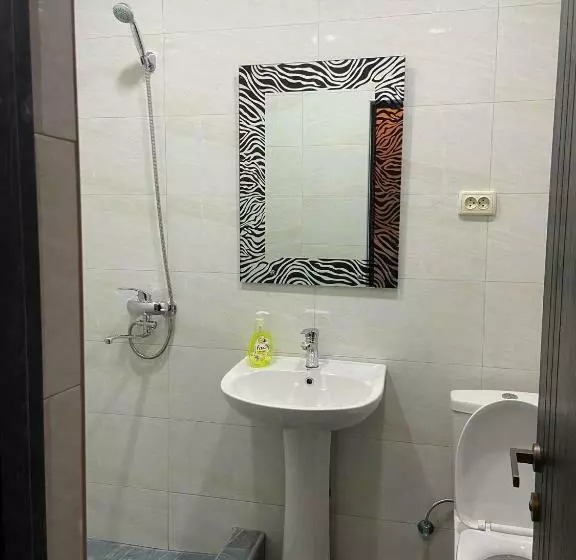 اتاق خانوادگی, Hostel Golden Fleece
