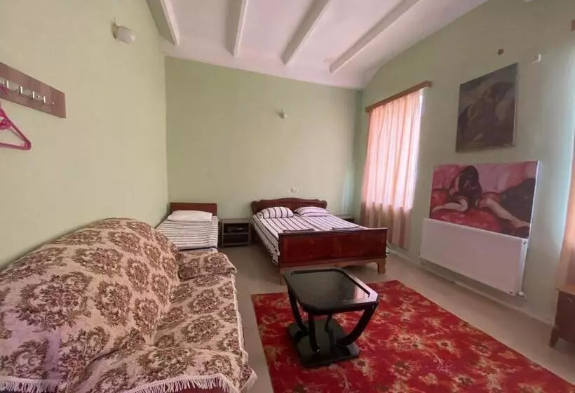 اتاق استاندارد سه تخته با سرویس بهداشتی مشترک, Hostel Golden Fleece