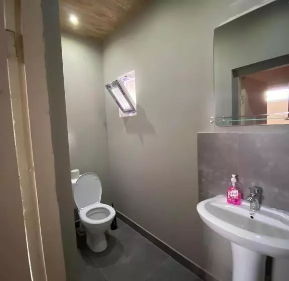 اتاق استاندارد با سرویس بهداشتی مشترک, Hostel Golden Fleece