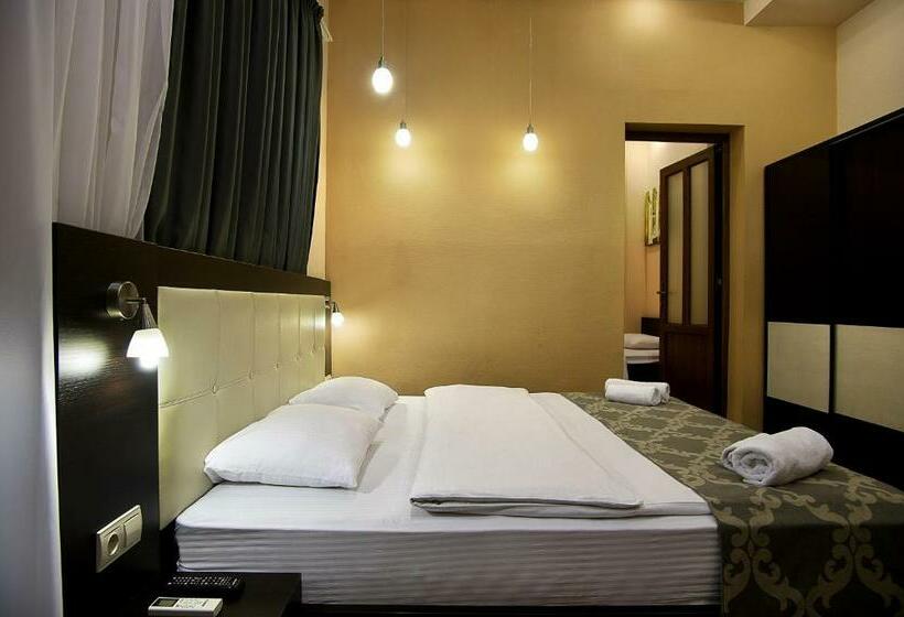 اتاق استاندارد سه نفره, Coral Boutique