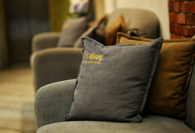 اتاق استاندارد سه نفره, Coral Boutique