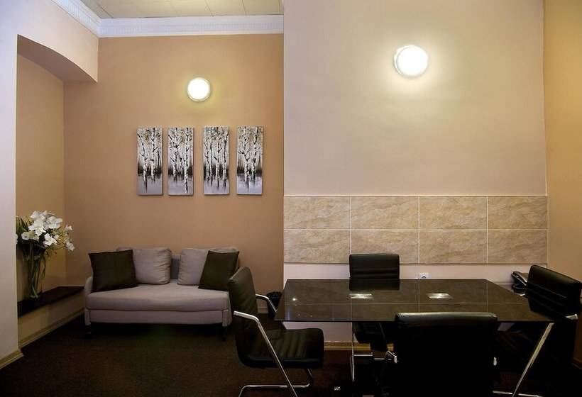 اتاق خانوادگی, Coral Boutique