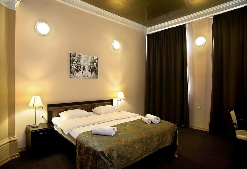 اتاق خانوادگی, Coral Boutique