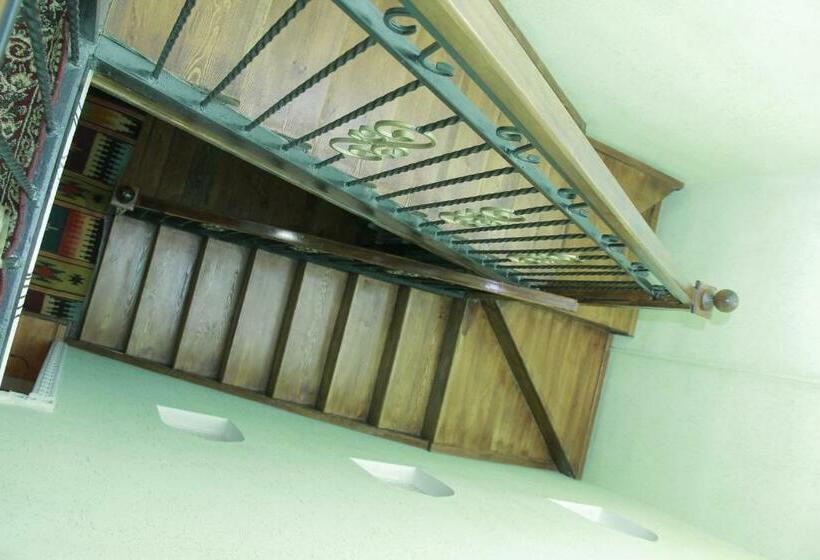 패밀리 룸, Jeyran