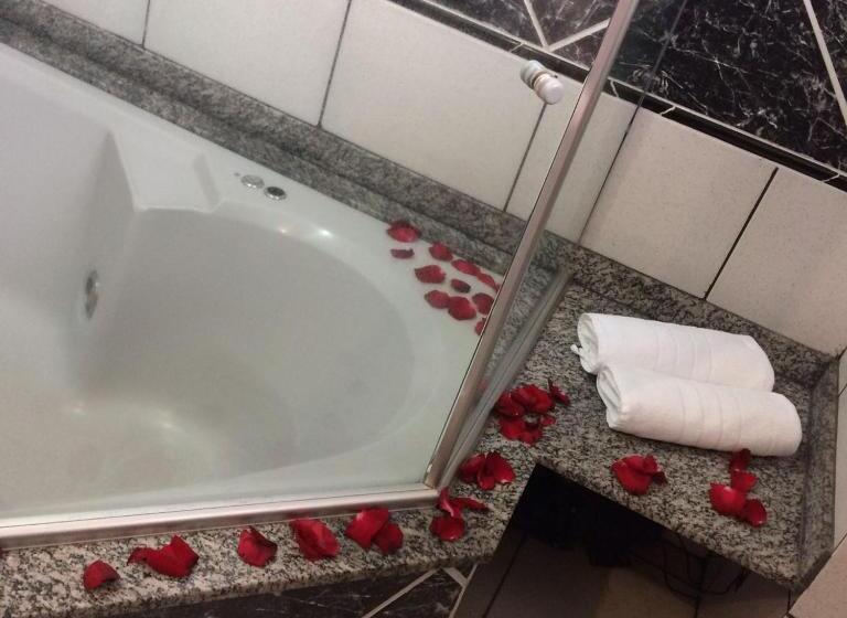 ハイドロマッサージバス付きスイート, Perea