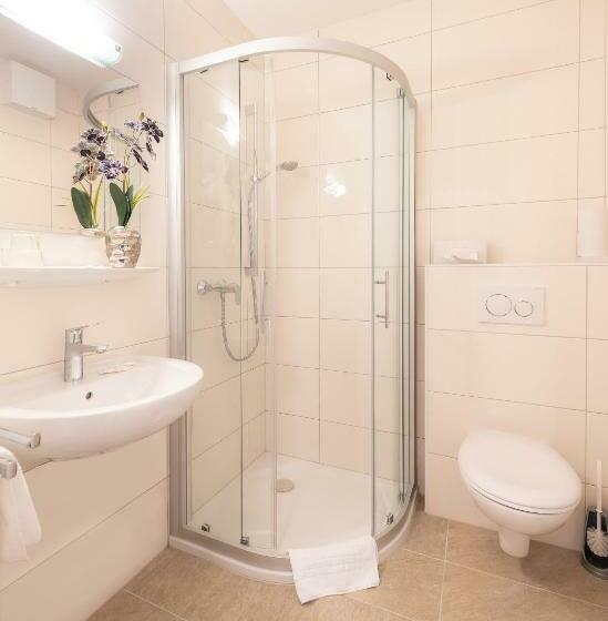 اتاق استاندارد با چشم‌انداز دریاچه, Strandhotel Orchidee