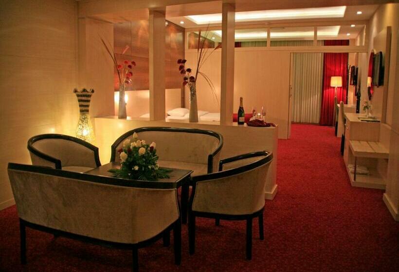 سوییت اجرایی, Van Royal