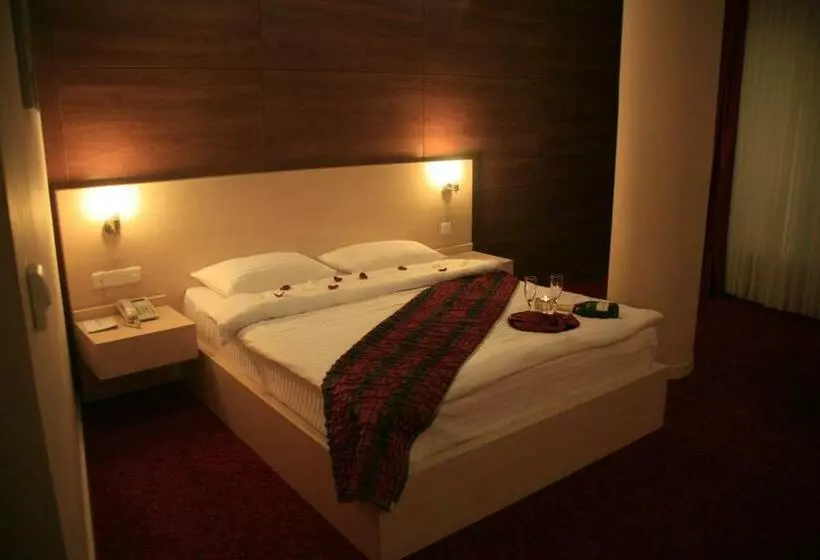 اتاق لوکس با تخت بزرگ, Van Royal