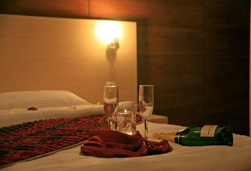 اتاق لوکس با تخت بزرگ, Van Royal