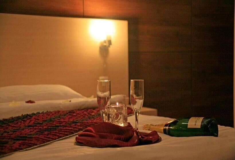 اتاق لوکس با تخت بزرگ, Van Royal