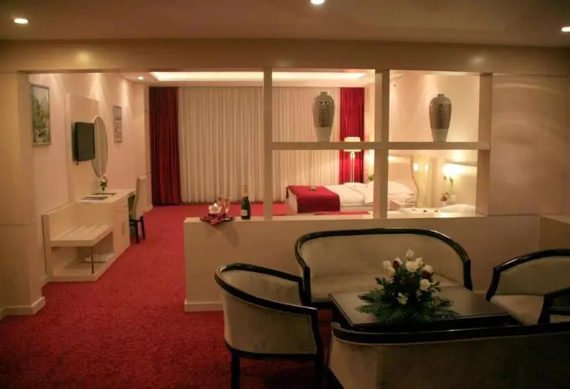 سوییت جونیور, Van Royal