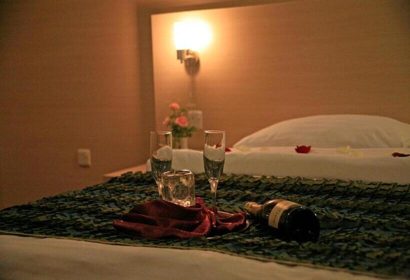 سوئیت رویال, Van Royal