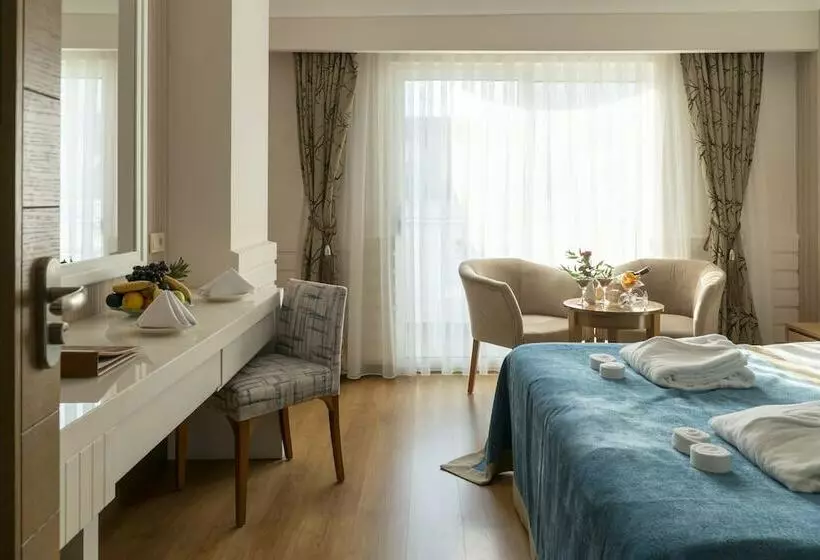 Perhehuone, Adalya Ocean Deluxe