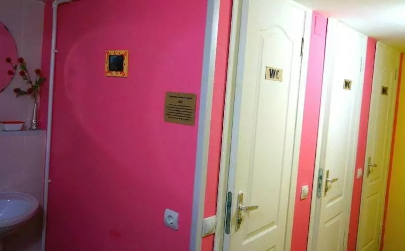تختخواب در اتاق مشترک, Gabzov   Hostel