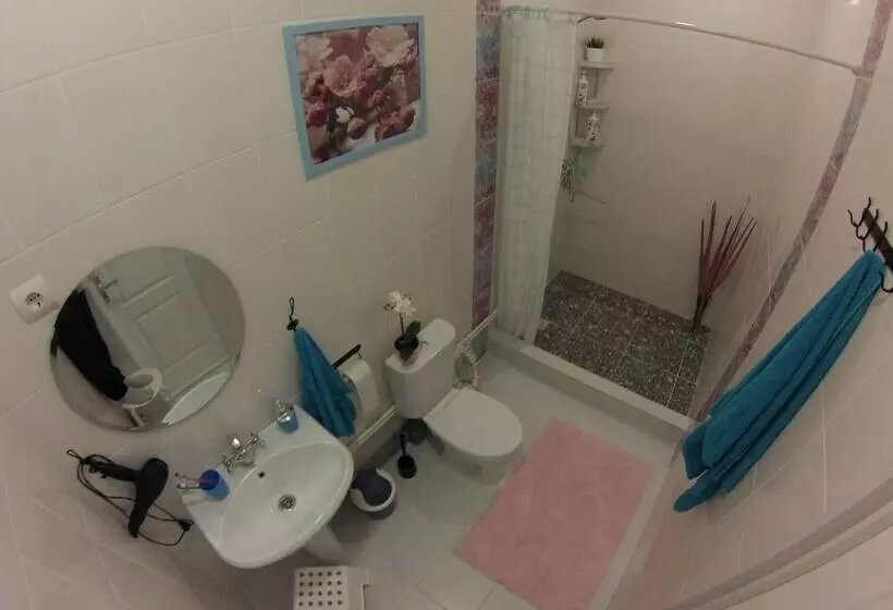 تختخواب در اتاق مشترک, Gabzov   Hostel
