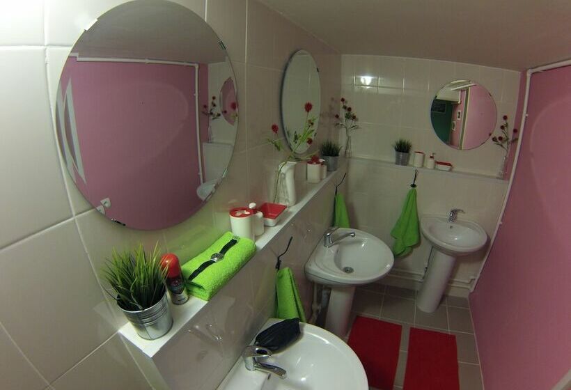 سرير فى غرفة مشتركه, Gabzov   Hostel