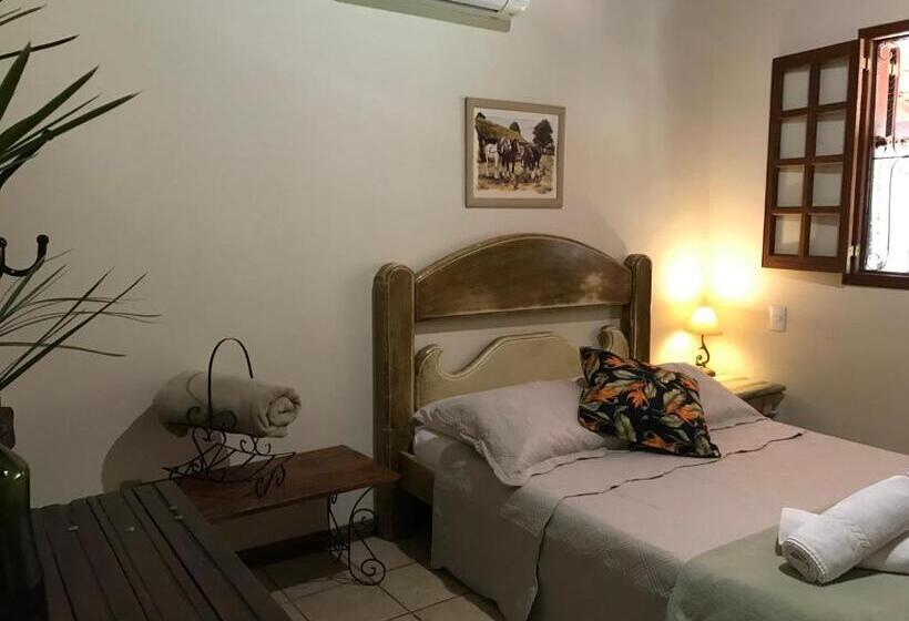 סוויטה עם מרפסת, Estância Das Angolas Inhotim