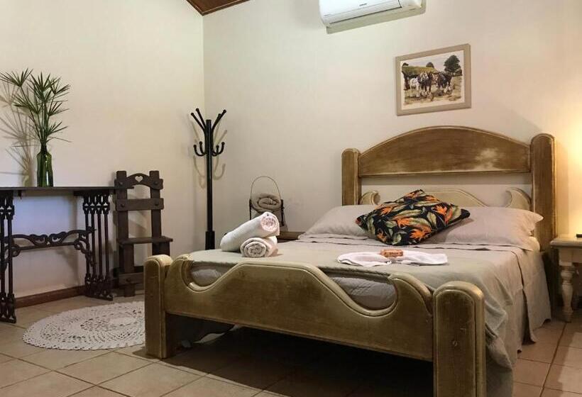 סוויטה עם מרפסת, Estância Das Angolas Inhotim