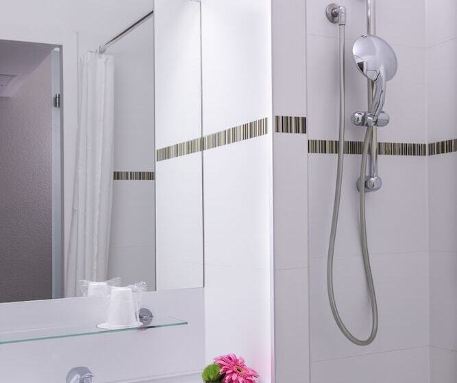 Четырехместный Номер Стандарт, B&b Hotel La Rochelle Centre