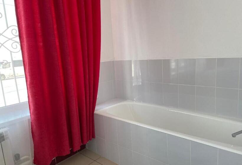 اتاق لوکس, Duet Hostel &