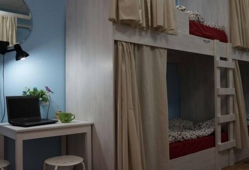 سرير فى غرفة مشتركه, Gabzov   Hostel