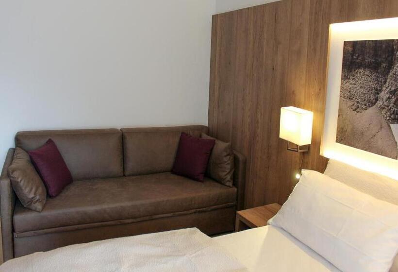 经典四人房间, Alpina