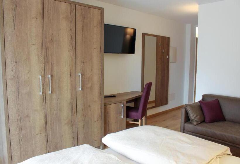 经典四人房间, Alpina