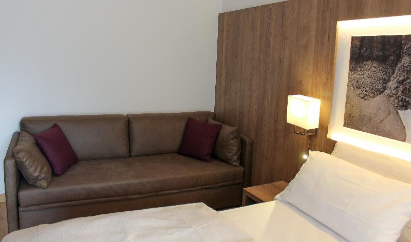 经典四人房间, Alpina