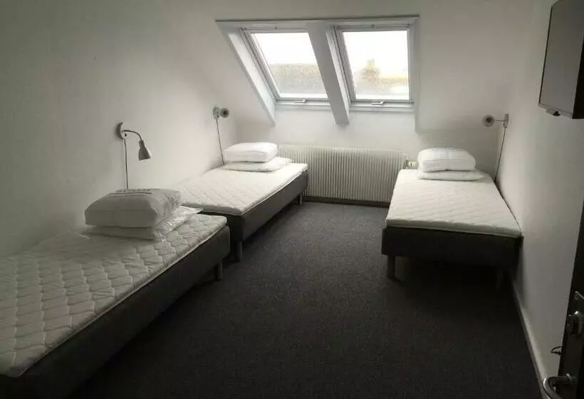 Standard Triple Room Shared Bathroom, Danhostel Thyborøn