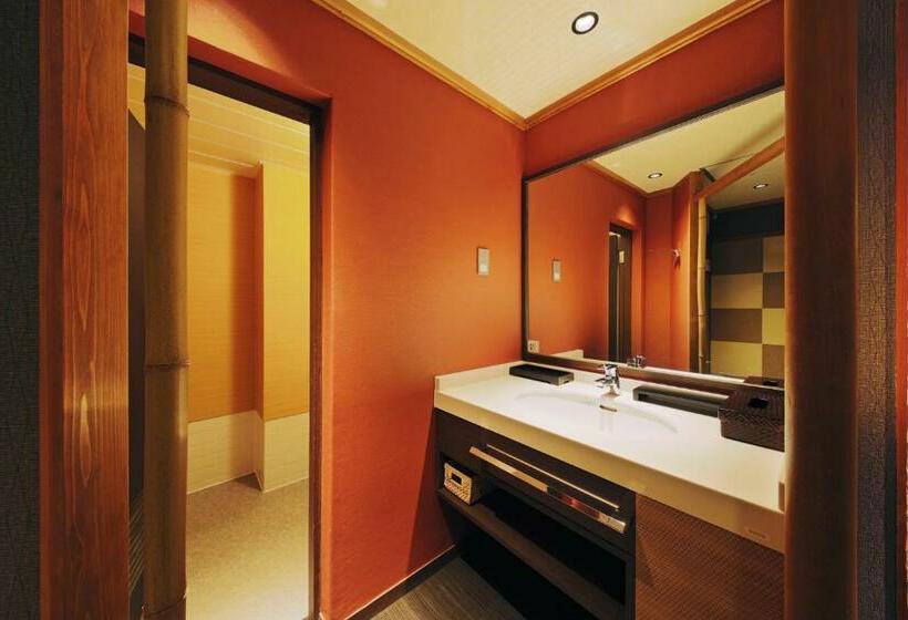 غرفة سوبيريور رباعية, Matsunoyu